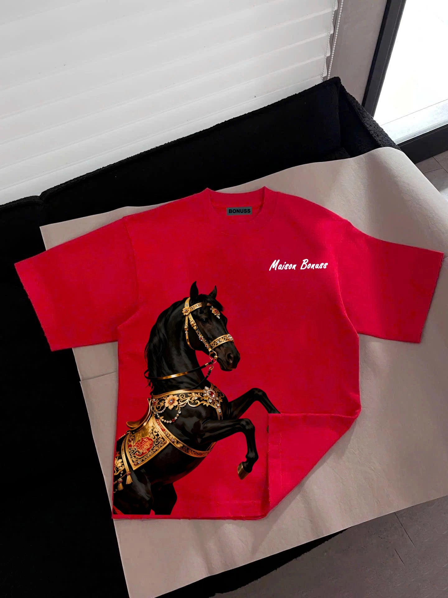 Ngựa Đen Hoàng Gia T-shirt