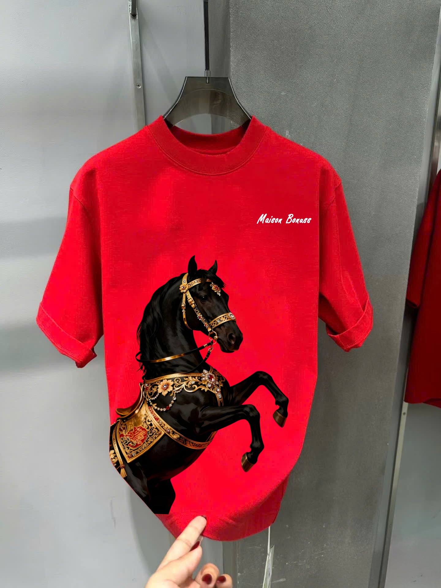 Ngựa Đen Hoàng Gia T-shirt