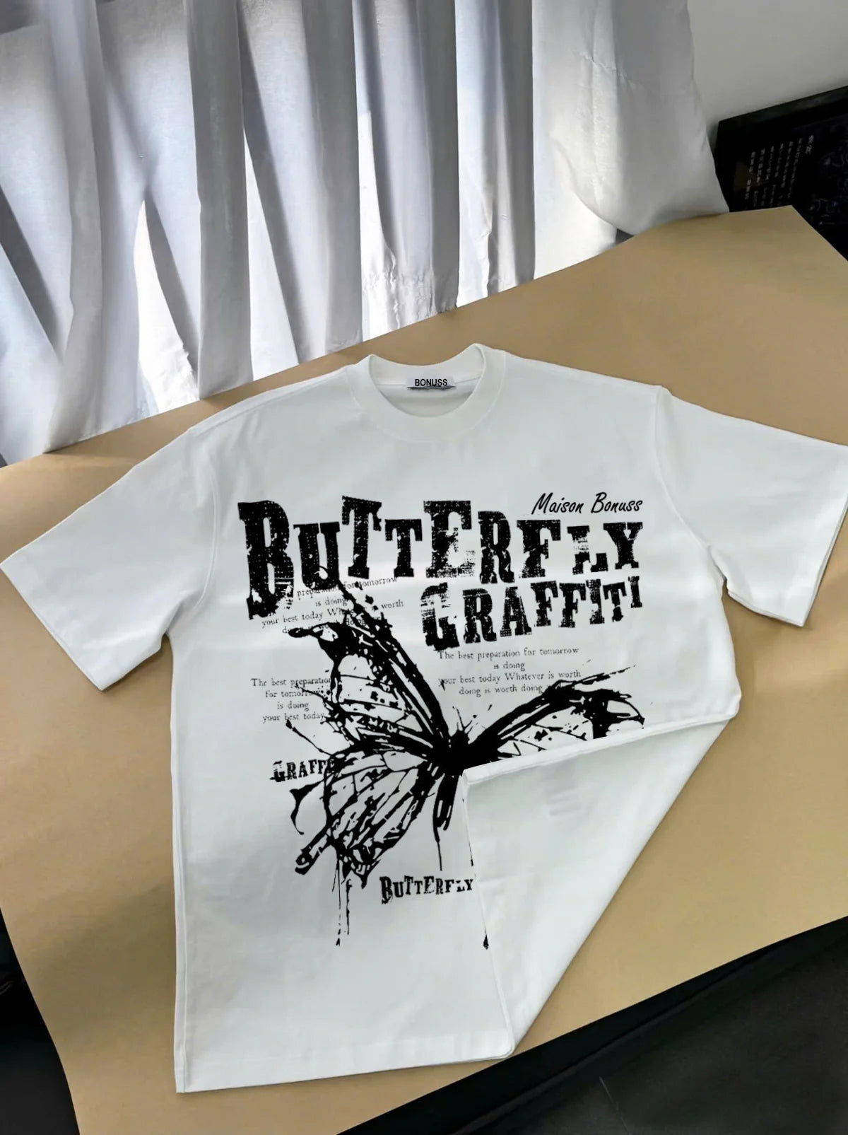 Bướm Đen T-Shirt