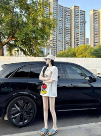 Mickey cam xuong T-shirt